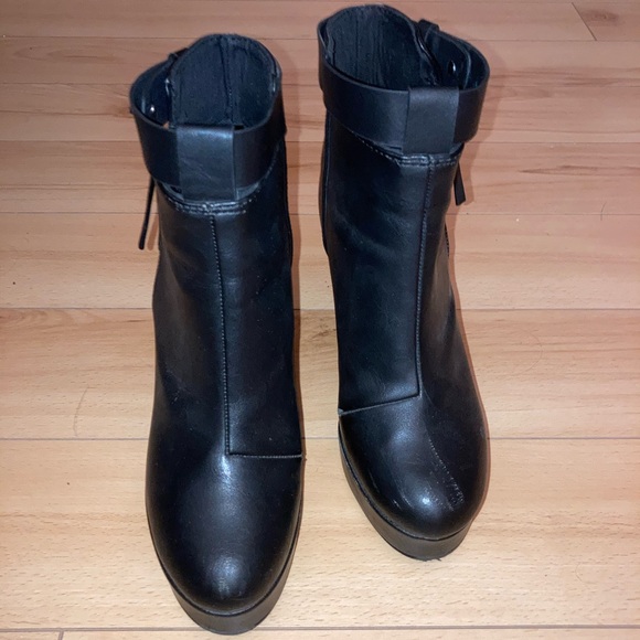 H&M black booties. - Picture 2 of 5